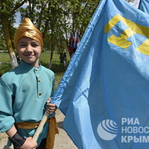 День крымско-татарского флага в Симферополе отметят автопробегом  